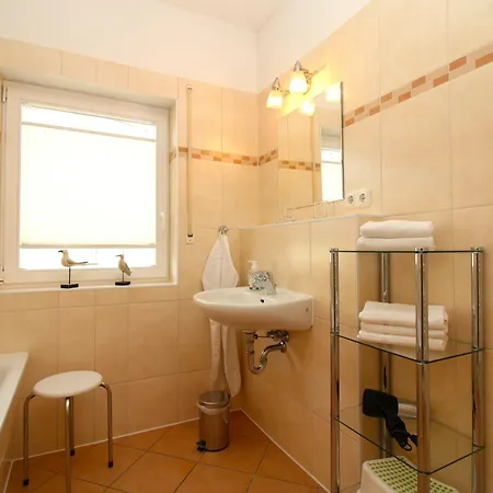 Laura 104 アパート